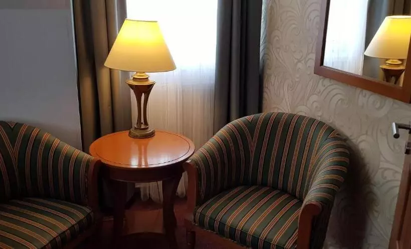 Hotelli A Restaurace Pomezí