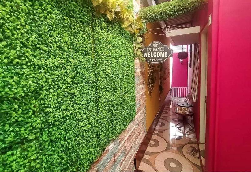 בית מלון כפרי D H Mansion La Rosa Syariah Sentul Mitra Reddoorz