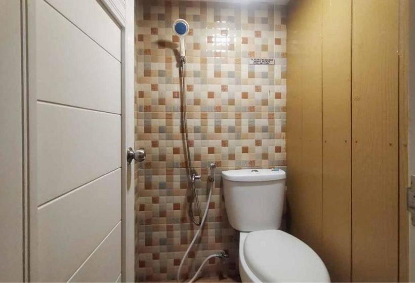 בית מלון כפרי D H Mansion La Rosa Syariah Sentul Mitra Reddoorz