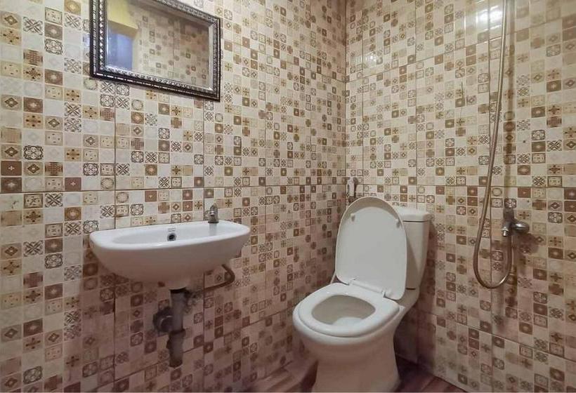 בית מלון כפרי D H Mansion La Rosa Syariah Sentul Mitra Reddoorz