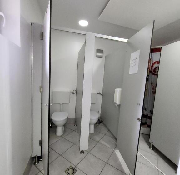 הוסטל Bus Station Beds