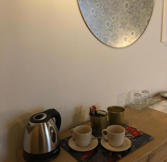 Bed and Breakfast Blooms Botanical Rooms