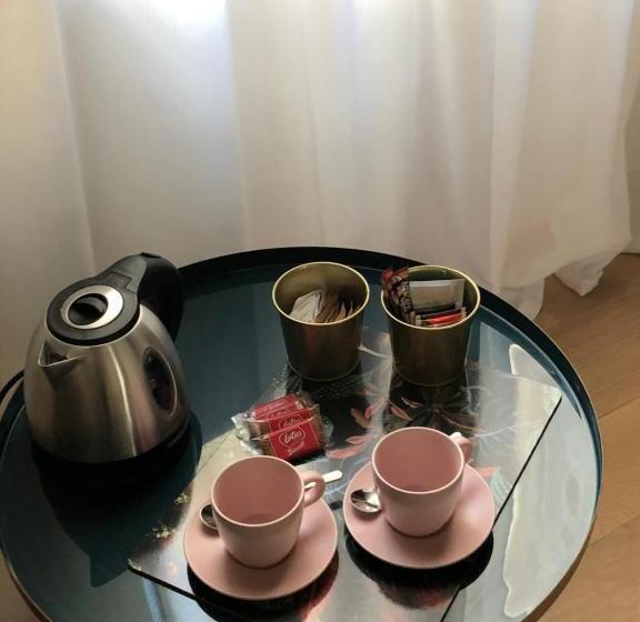 Bed and Breakfast Blooms Botanical Rooms