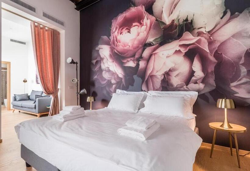 Bed and Breakfast Blooms Botanical Rooms