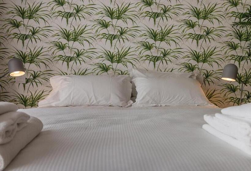 Bed and Breakfast Blooms Botanical Rooms