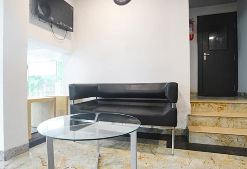 هتل Townhouse 81349 Townhouse Friends Inn