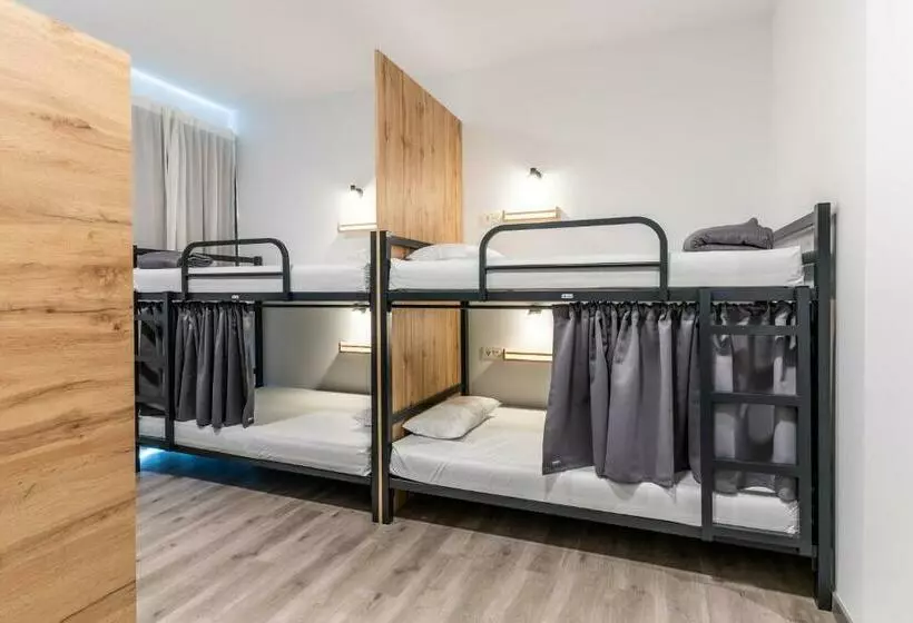 Four Rooms Hostel