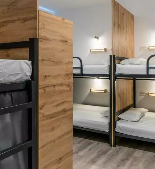 Four Rooms Hostel