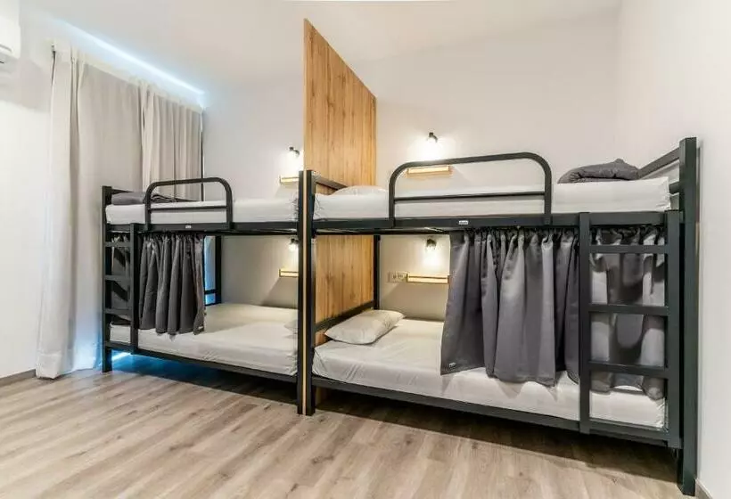 Four Rooms Hostel