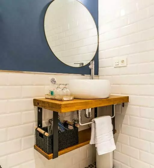 Four Rooms Hostel