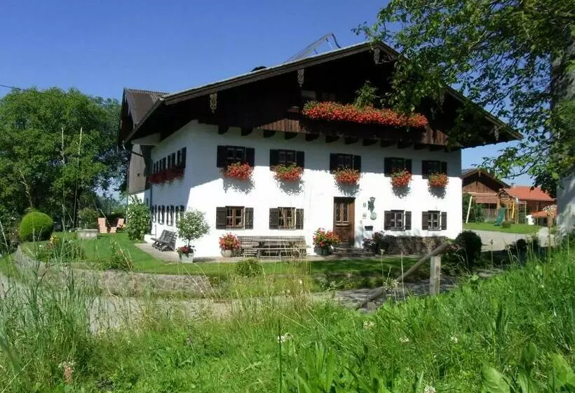 هتل Ferienwohnung Bauernhaus Kailhof
