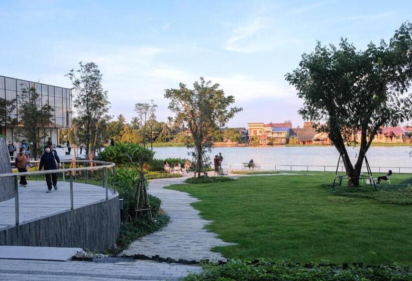 هتل Neera Retreat