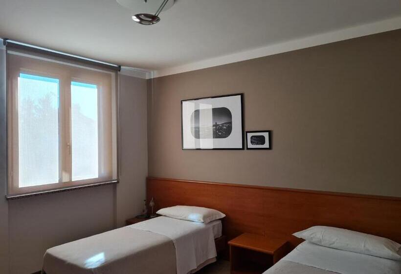 펜션 Manfredi Ristorante Con Alloggio