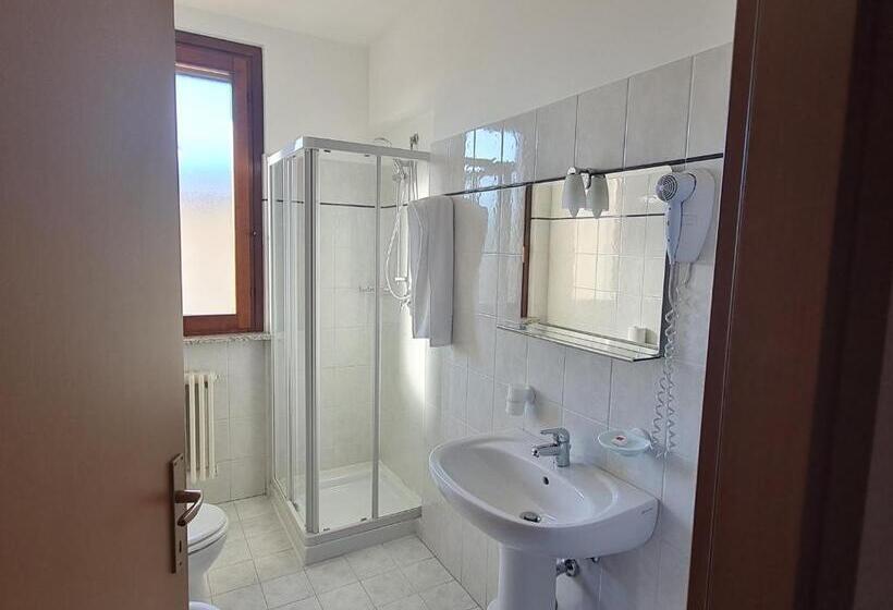 펜션 Manfredi Ristorante Con Alloggio