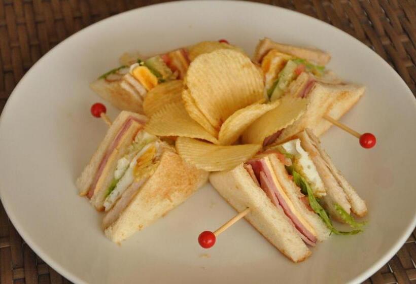 Swan Lake Hotel Sattahip