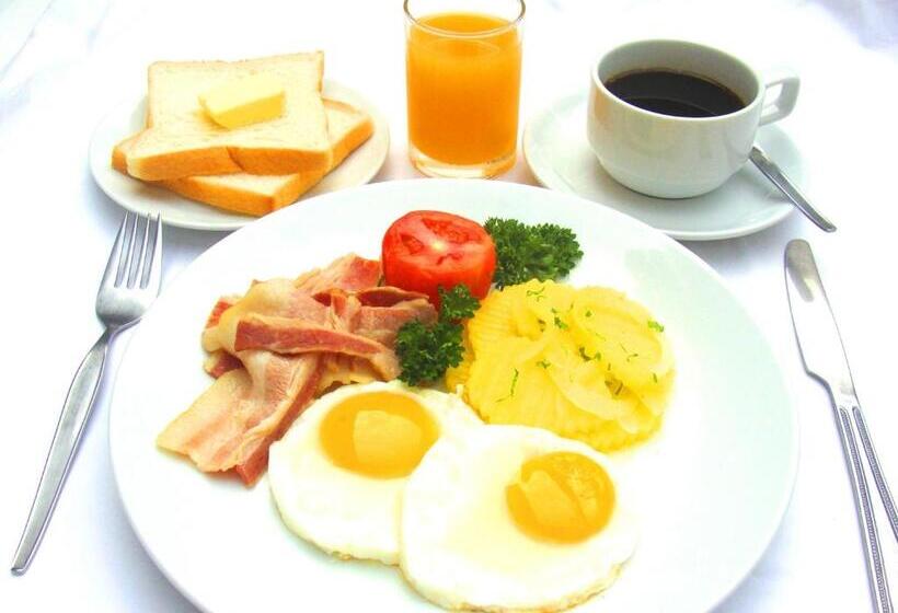 Swan Lake Hotel Sattahip