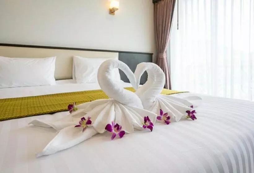 Swan Lake Hotel Sattahip
