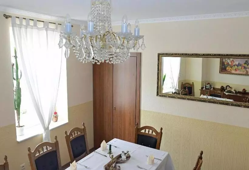 فندق Garni Goldene Henne