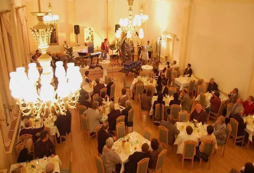 فندق Garni Goldene Henne