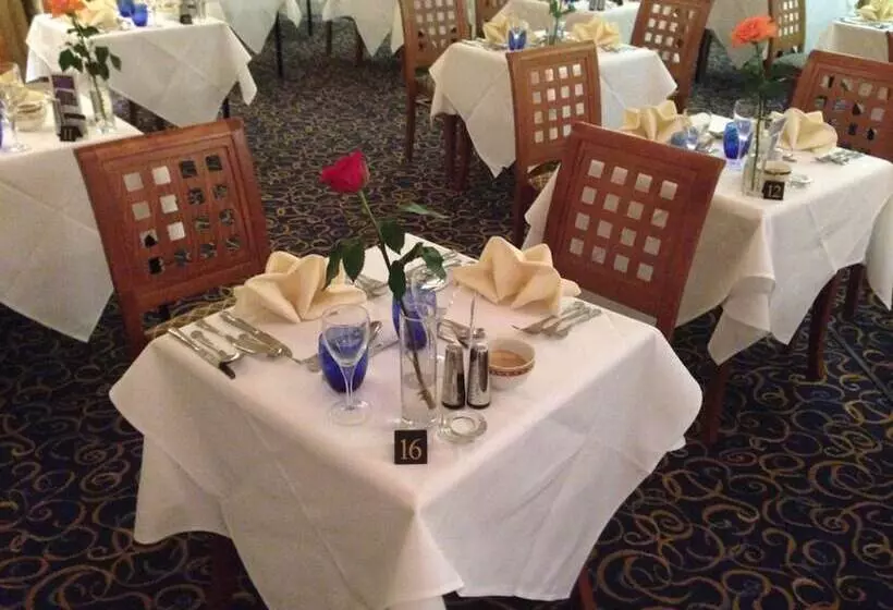 Отель Hardwicke Hall Manor