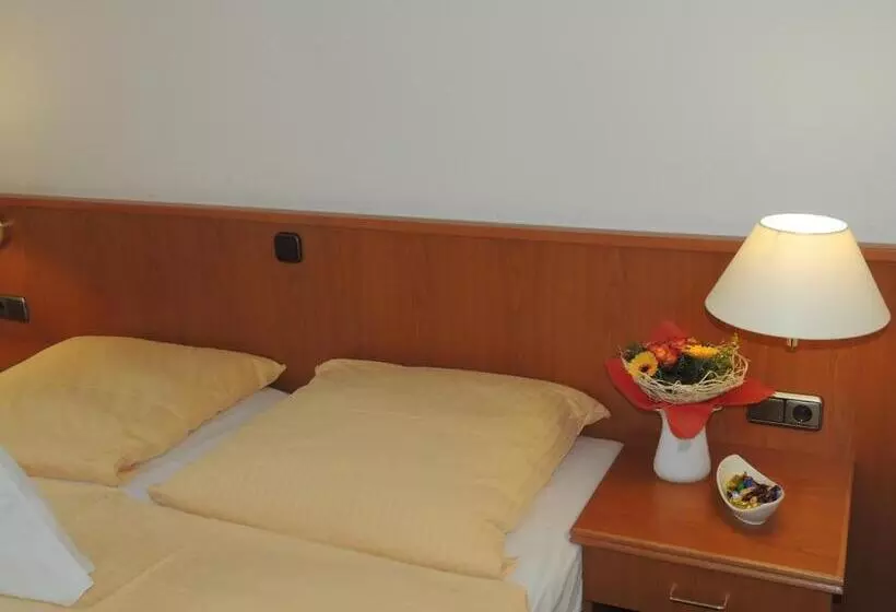 Отель Restaurant Zum Roeddenberg