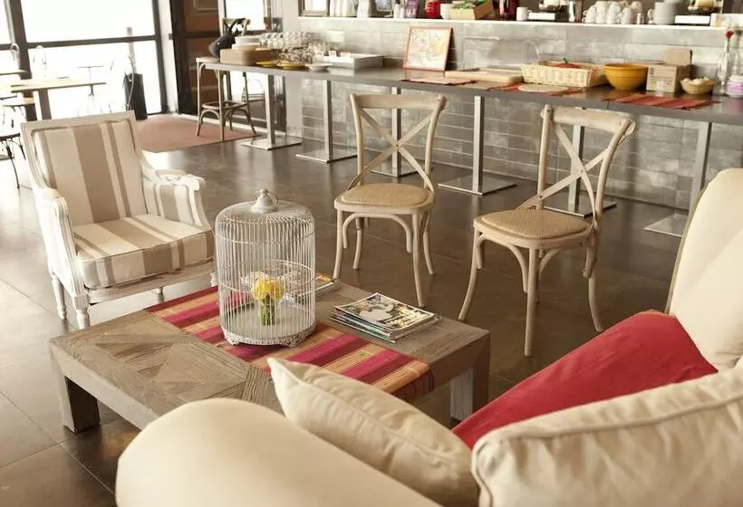 Отель Résidence Château Des Magnans By Nevesol