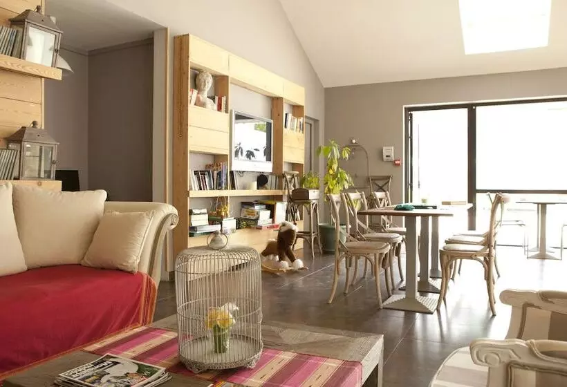 Отель Résidence Château Des Magnans By Nevesol