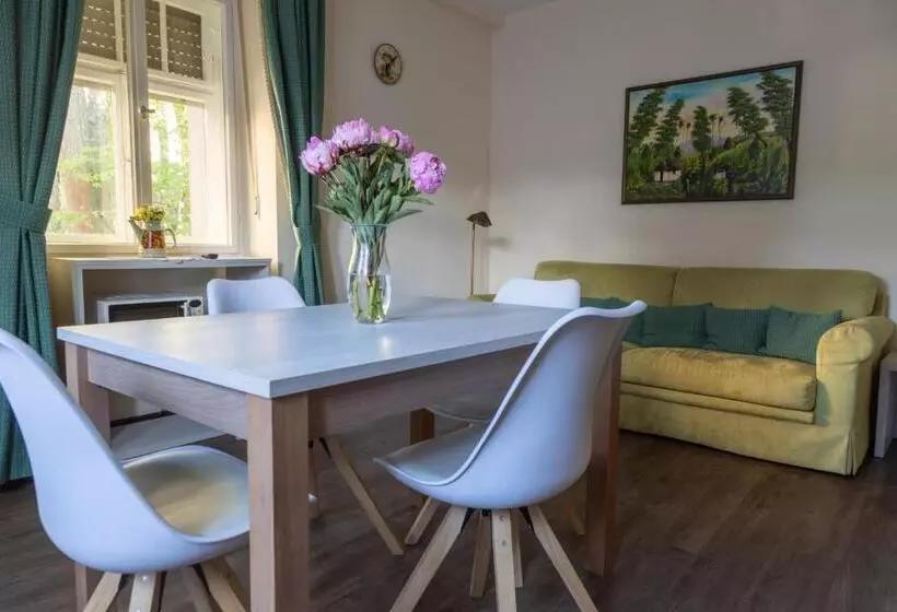 Отель Weisses Haus