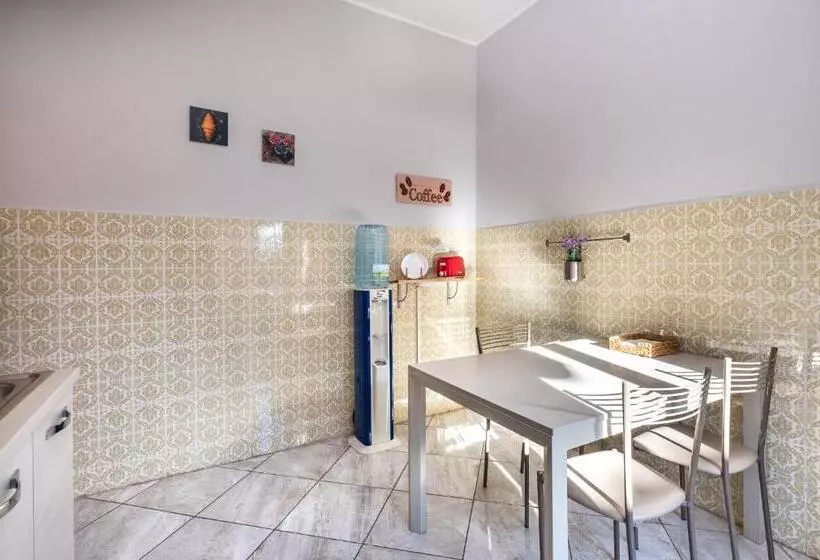 تختخواب و صبحانه Travelershome Ciampino Rooms