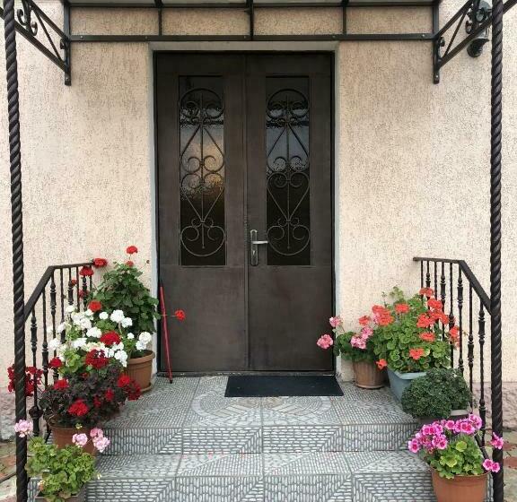 پانسیون Apsua Home