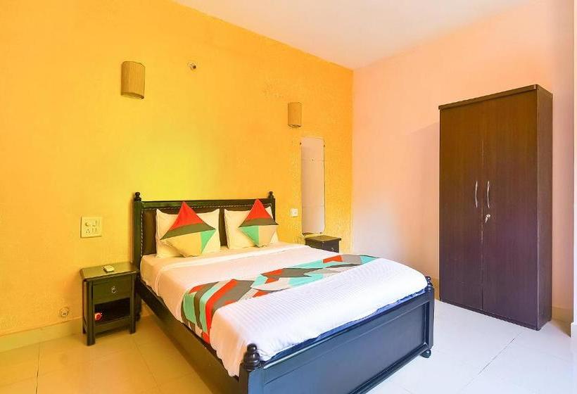 ホテル Fab Mystical Rose Luxury Holiday Homes Calangute