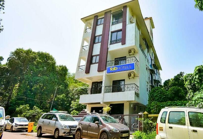 ホテル Fab Mystical Rose Luxury Holiday Homes Calangute