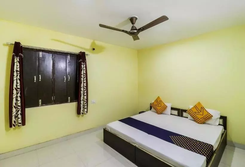 Hotelli Spot On 44295 Sarnath Tourist Guest House