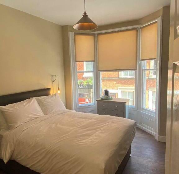 בית מלון כפרי The Black Swan