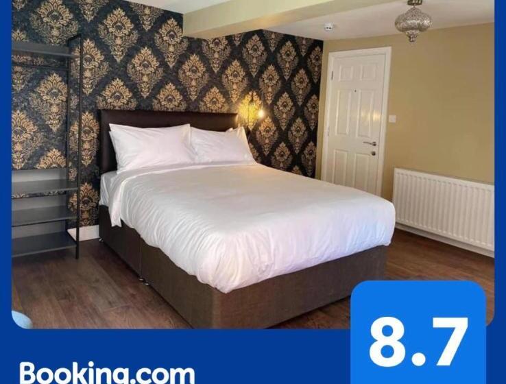 בית מלון כפרי The Black Swan