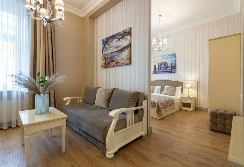 Royal Mini Apart Hotel On Rynok Square