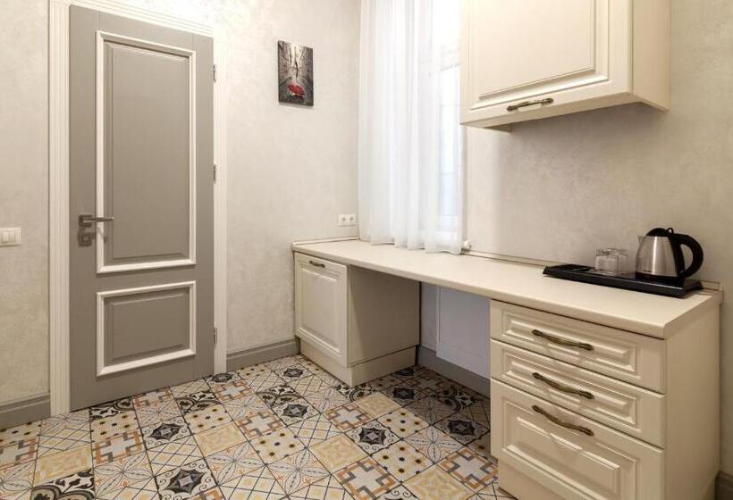 Royal Mini Apart Hotel On Rynok Square