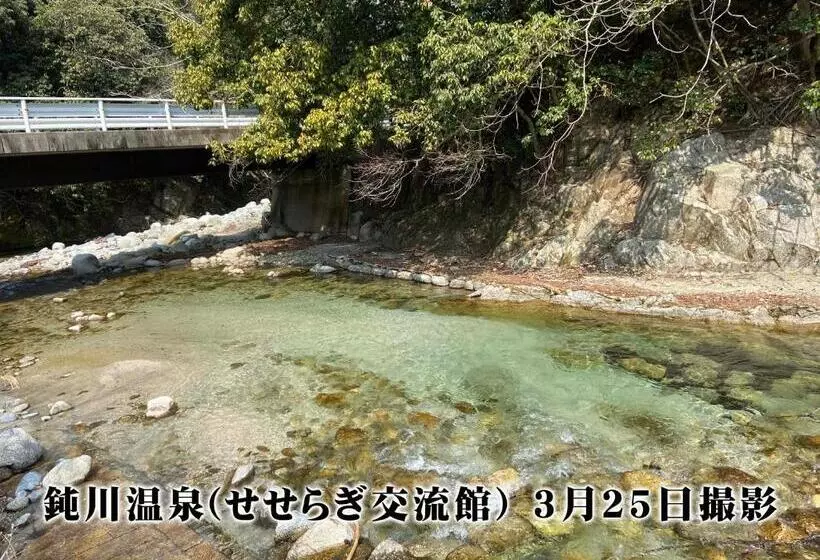 Hotelli リバーサイド