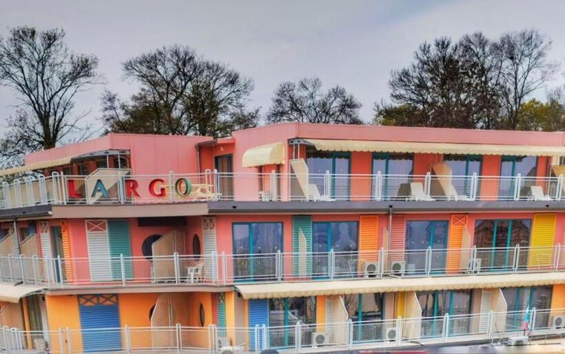 בית מלון כפרי Largo Beach