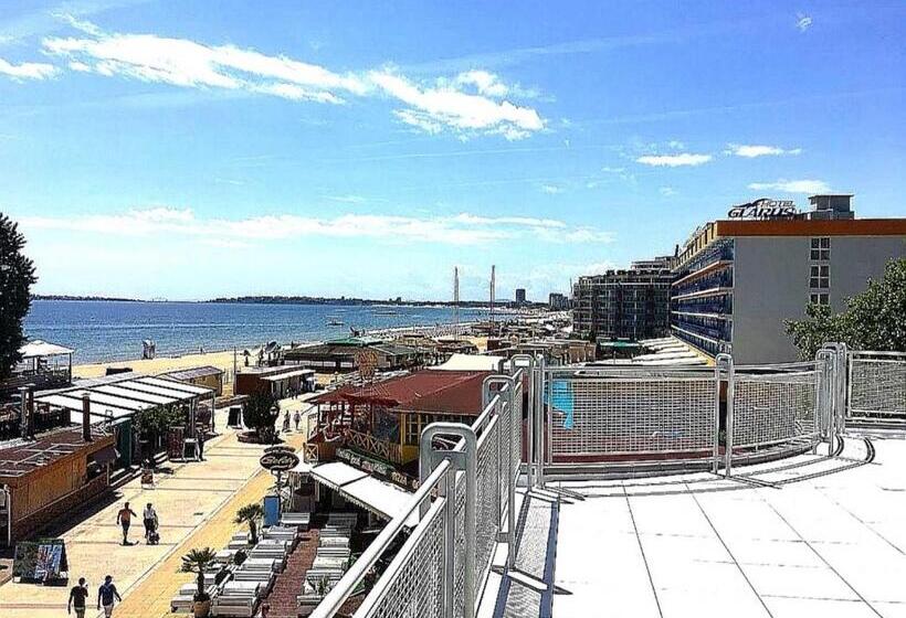 בית מלון כפרי Largo Beach