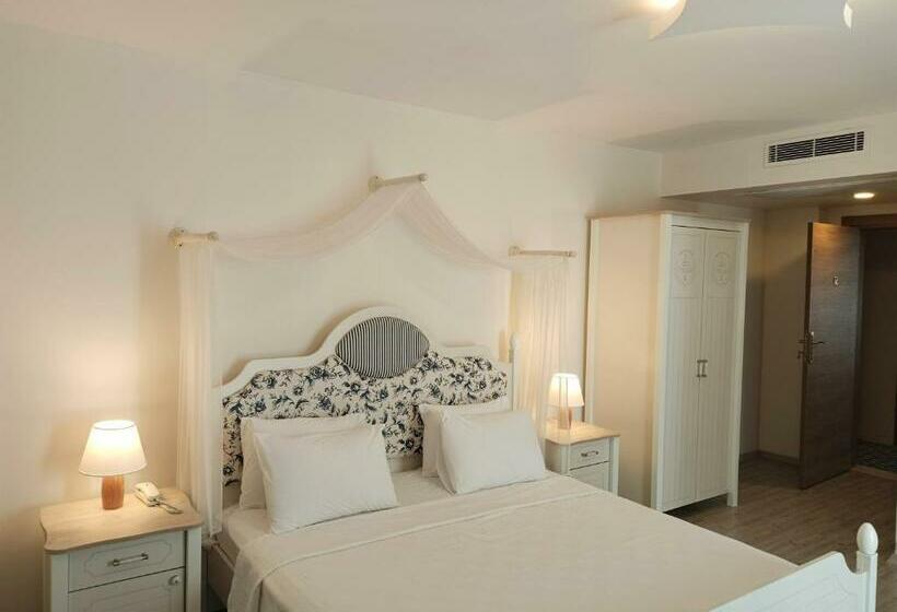 בית מלון כפרי Mavi Konak Alaçatı