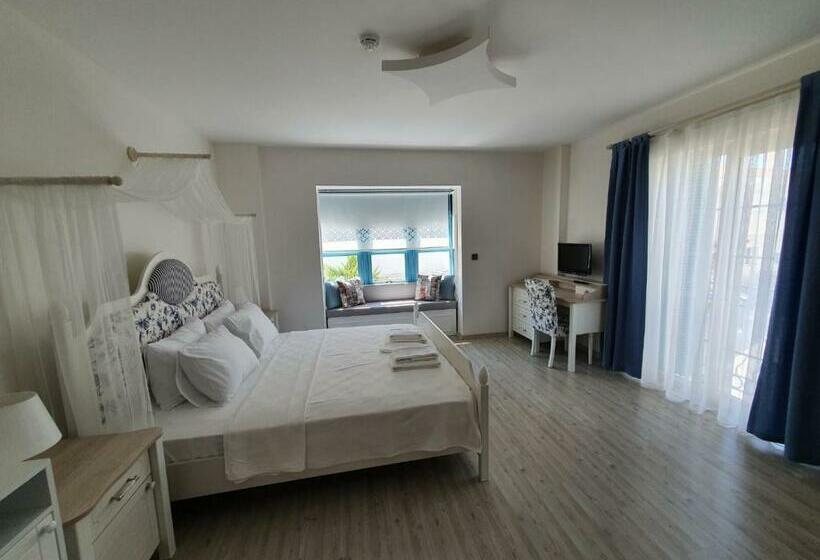 בית מלון כפרי Mavi Konak Alaçatı