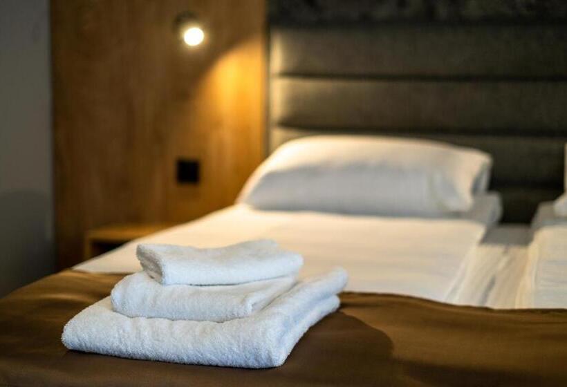 פנסיון Villa Pino