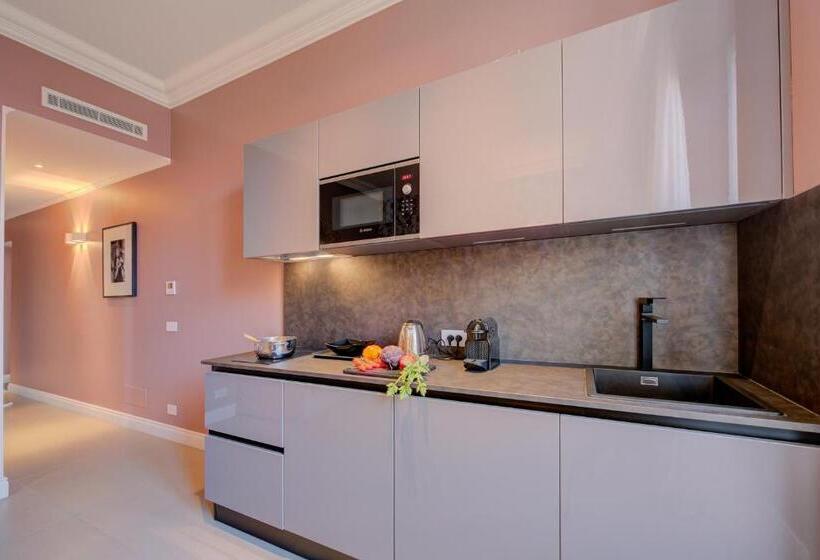 Seven Suites Apartments   Myplacesanremo