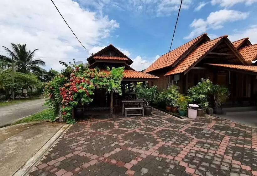 Hotelli Oyo 90038 Dalyla Inn Chalet