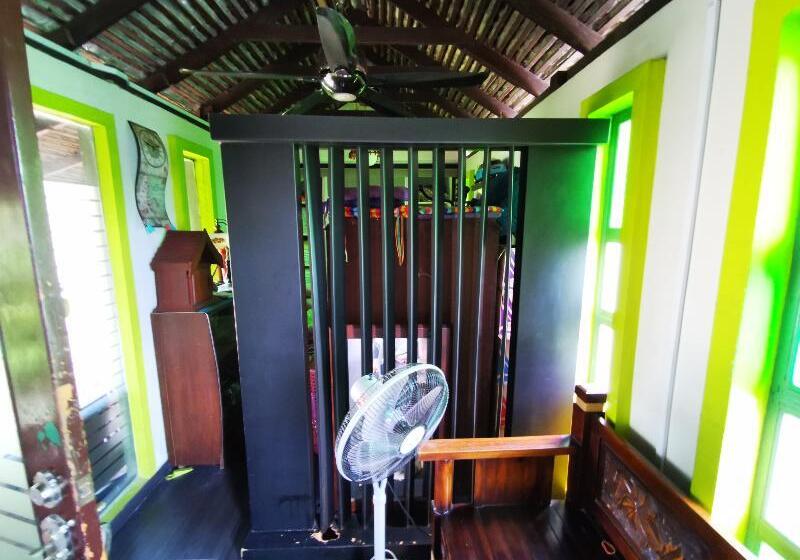 Otel Oyo 90038 Dalyla Inn Chalet