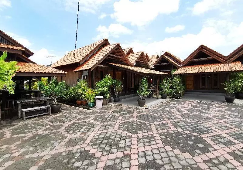 Hotelli Oyo 90038 Dalyla Inn Chalet