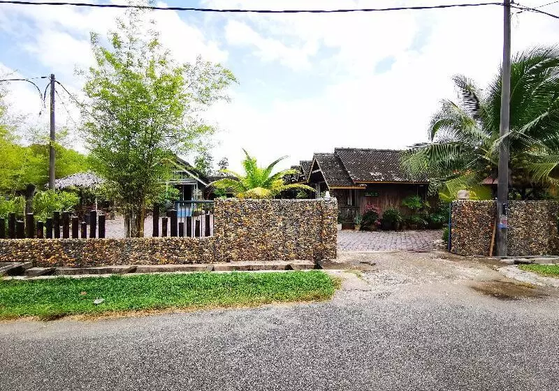 Hotelli Oyo 90038 Dalyla Inn Chalet