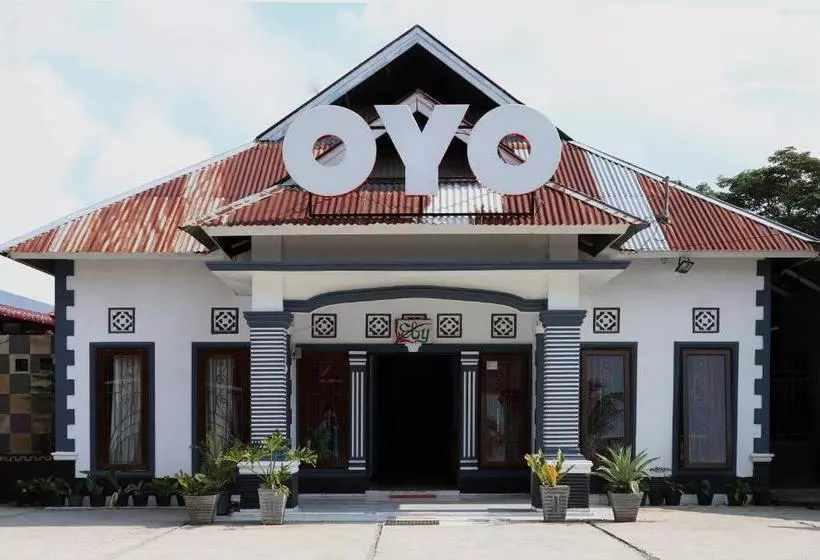 Hotelli Oyo 956 Penginapan Eby