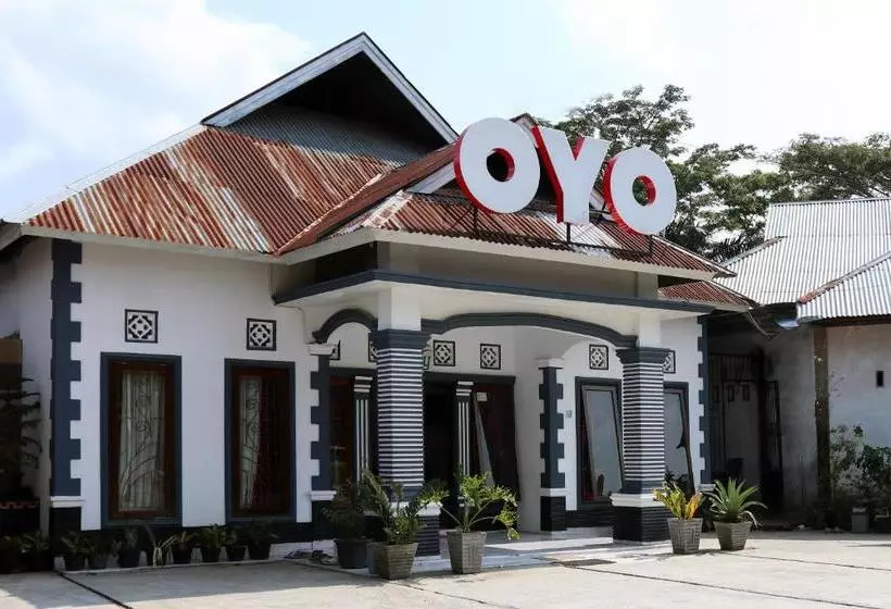 Hotelli Oyo 956 Penginapan Eby